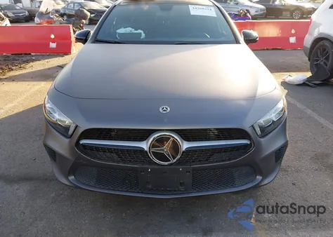 2022 Mercedes-Benz A 220 z USA, uszkodzony, nr VIN W1K3G4EB1NJ337861